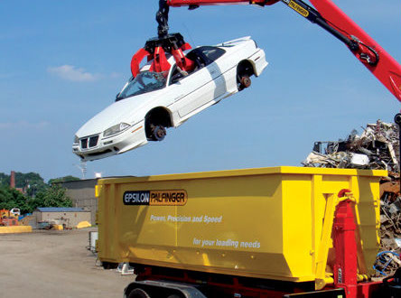 The Epsilon Q150Z with the clamshell attachment makes quick work of recycling a passenger car.